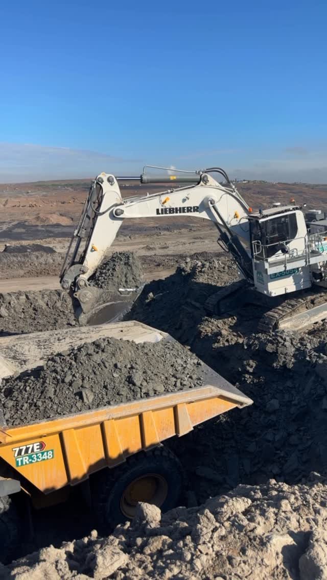 aaronwitt 게시물 이미지: NEW YOUTUBE VIDEO!
—
@liebherrmining invited...