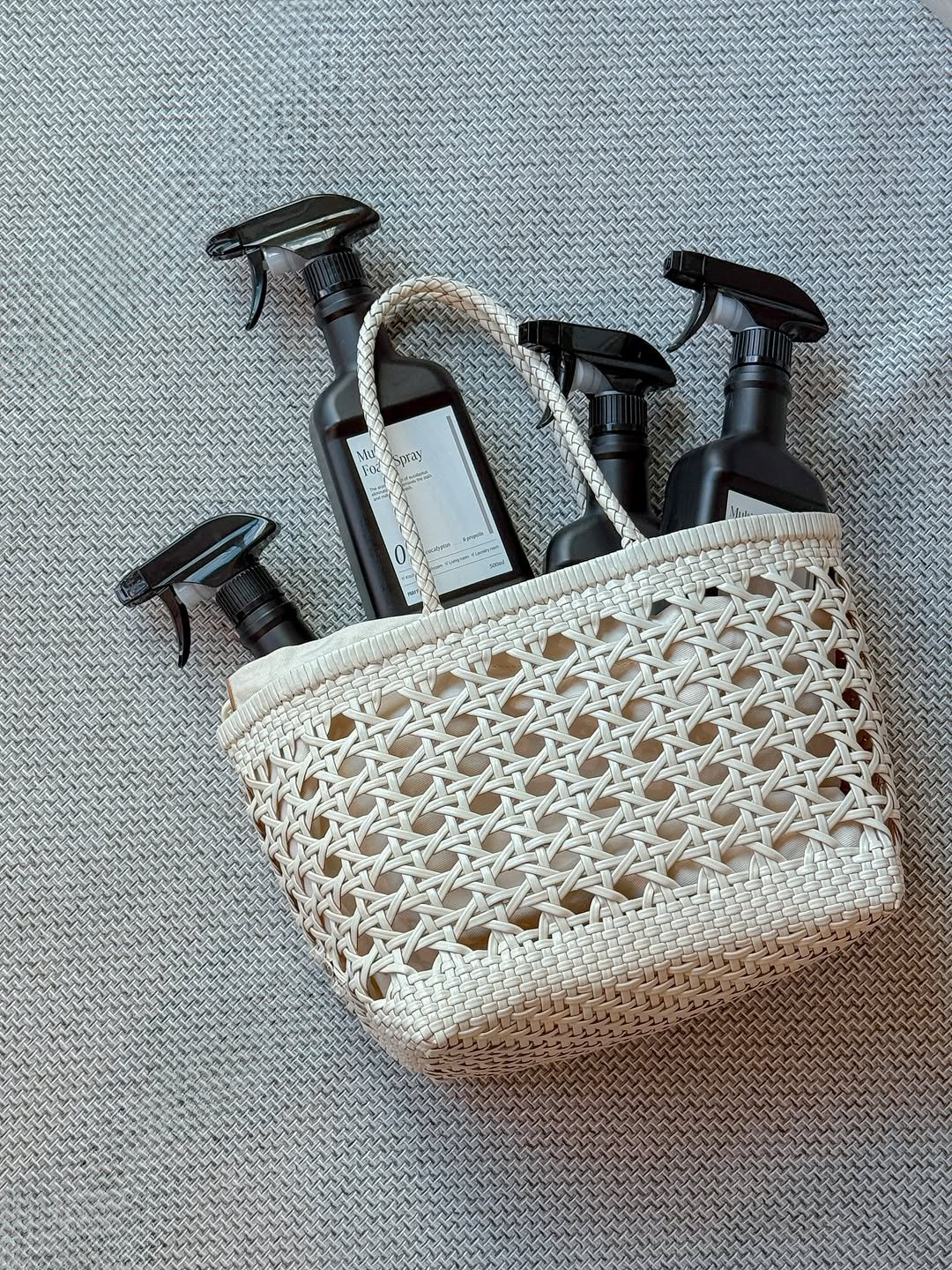 Photo by 유딘살림 고유진 on August 11, 2025. May be an image of macrame, hair product, towel rack, basket, hand cream, hamper and text.