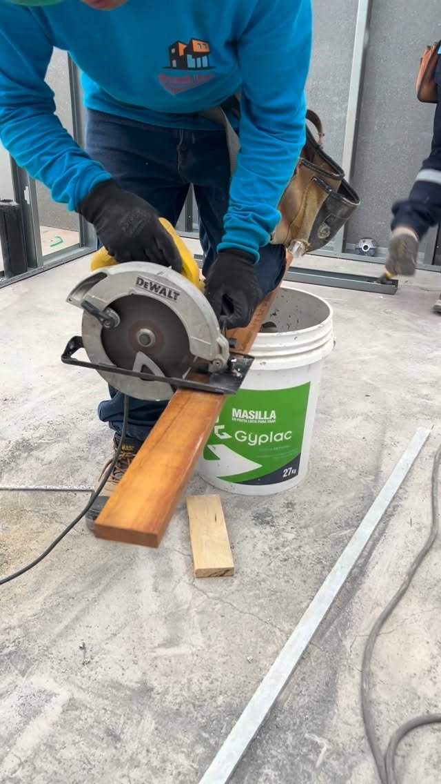 academia.drywall_hogar 게시물 이미지: refuerzos con listones de madera para mampara de vidrio