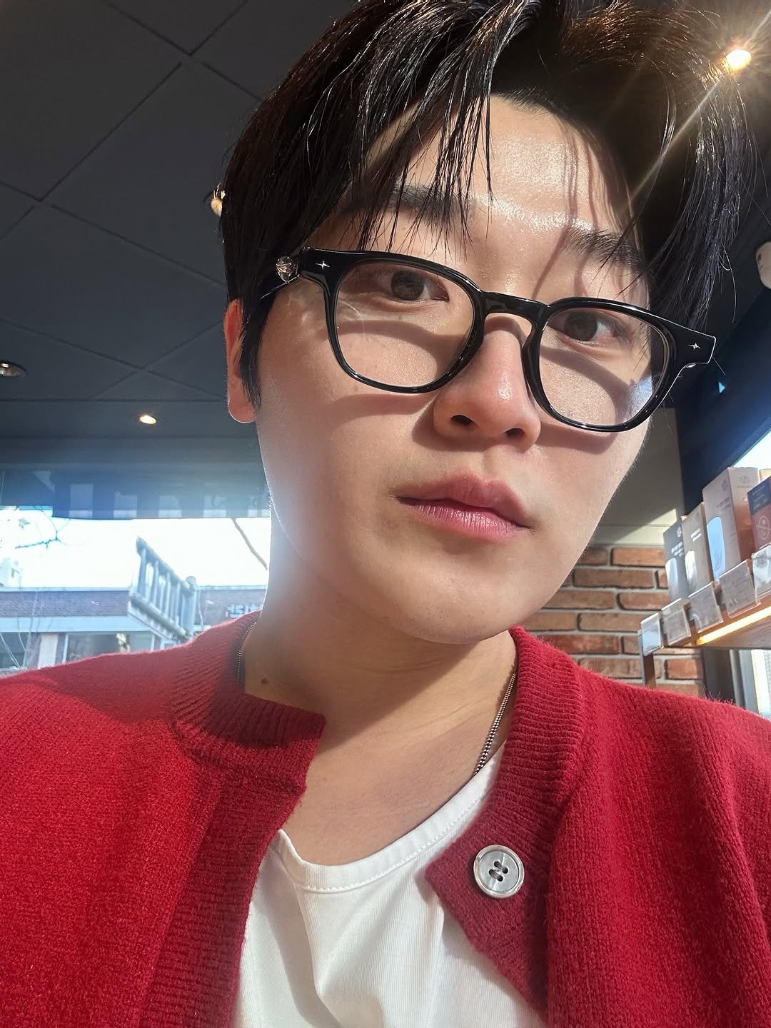 Photo by 진형쌤 on January 19, 2026. May be a selfie of one or more people, hair, eyeglasses and text.