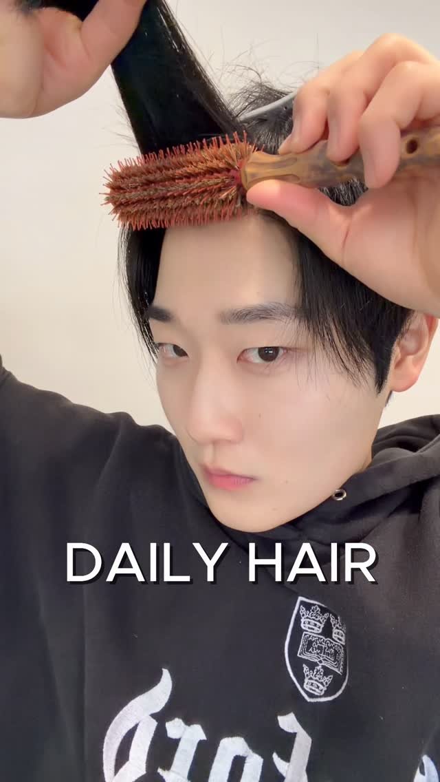 acide_pluie 게시물 이미지: 데일리로 무난하게 모든 옷들에 잘 어울릴 수 있는 스타일입니다!
앞머리는 기장이 좀...