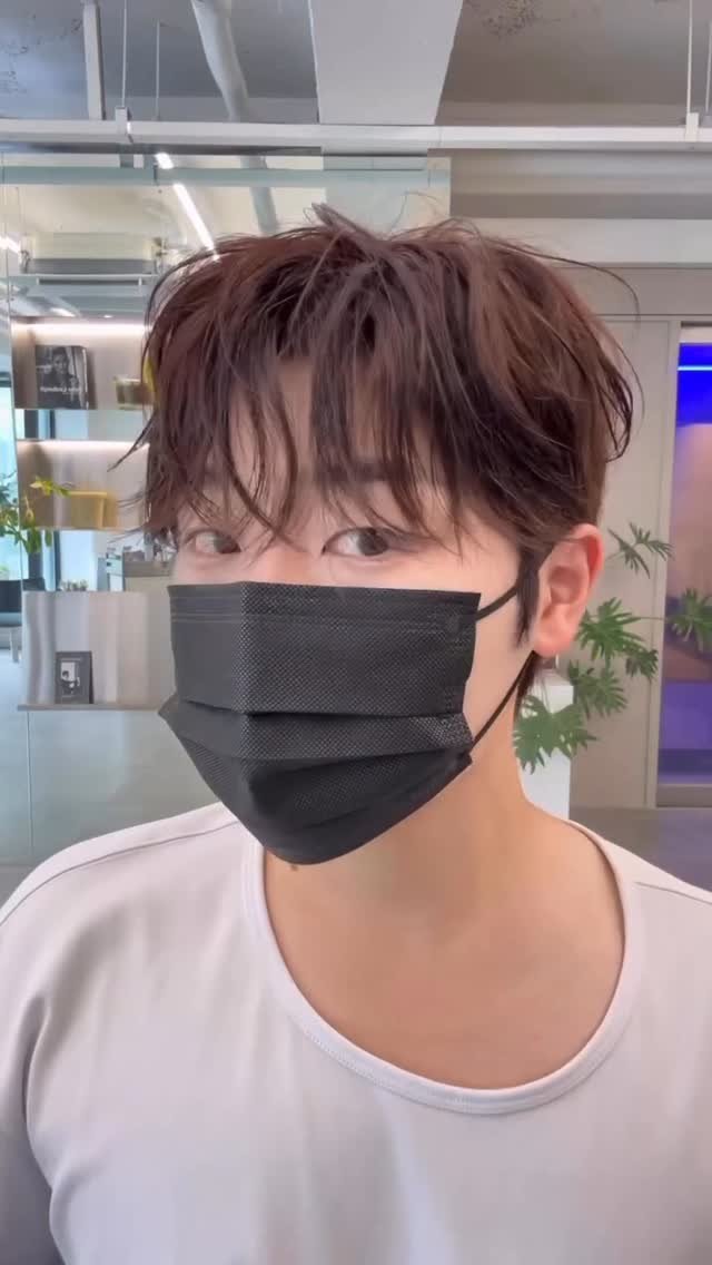 acide_pluie 게시물 이미지: 아이롱으로 말아주는 펌디자인은 또 다른 매력이랍니다 😁

예약...