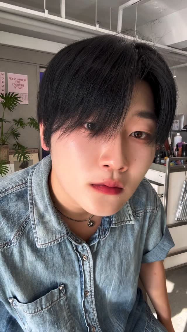acide_pluie 게시물 이미지: 술이 덜 깬 상태로 출근한 미용사의 취중커트 

예약...