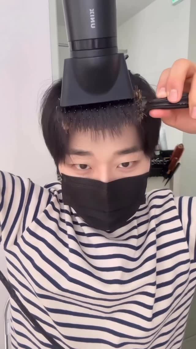 acide_pluie 게시물 이미지: ❗️일자로 떨어지는 앞머리 가르마 스타일링 ❗️
볼륨감 있으면서 일자로 떨어지는...