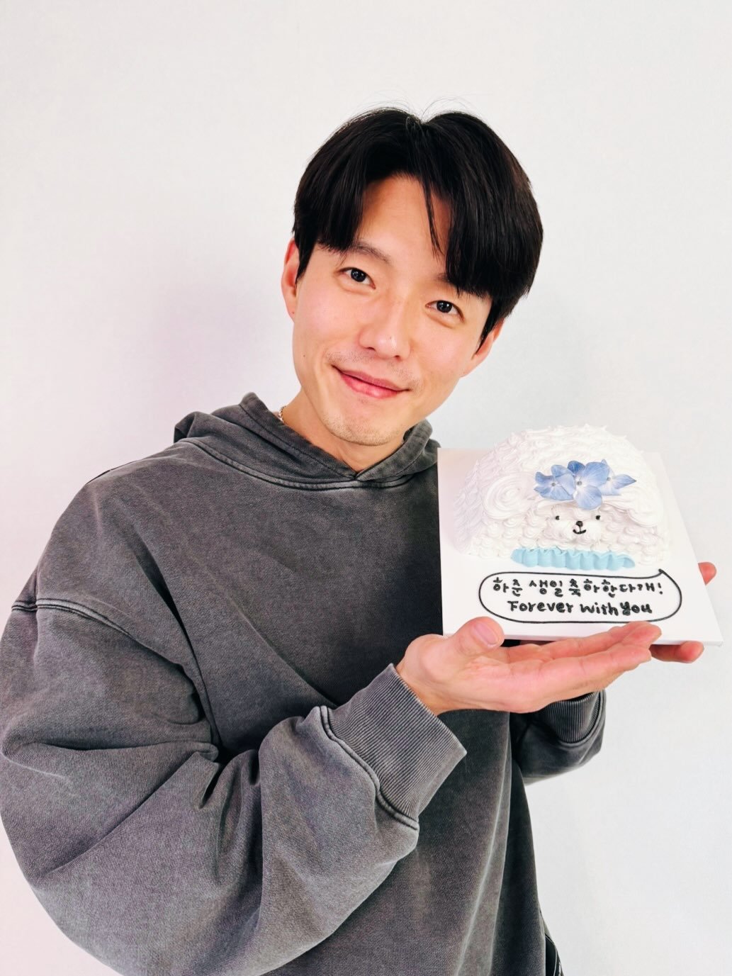 actor_hajun 게시물 이미지: 감사합니다 🙇🏻‍♂️ 
여러분 모두에게 봄날이 찾아오길..🙏🏻 
#HBD 🎂