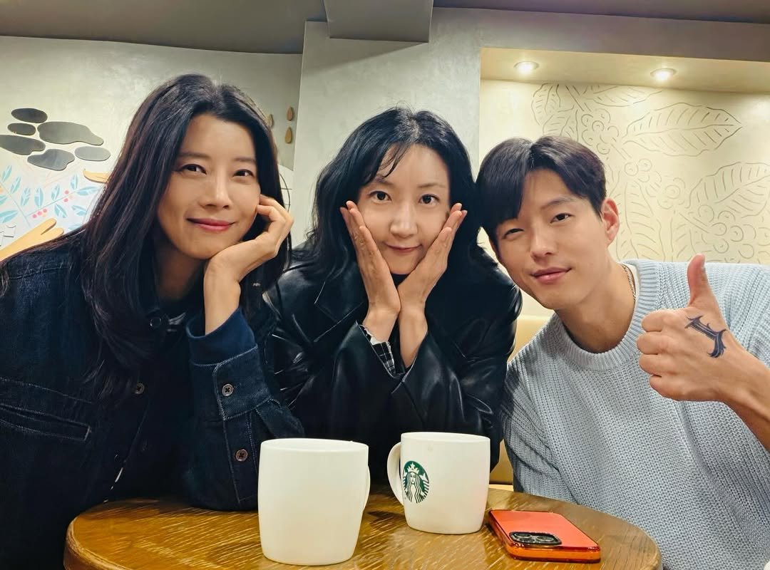 Photo by 하준   Ha_Jun on March 19, 2026. May be an image of one or more people and text.