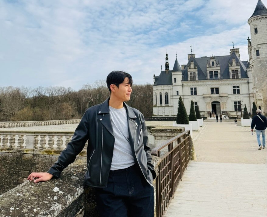 Photo shared by 하준   Ha_Jun on February 27, 2026 tagging @chateau_chenonceau. May be an image of castle and text.