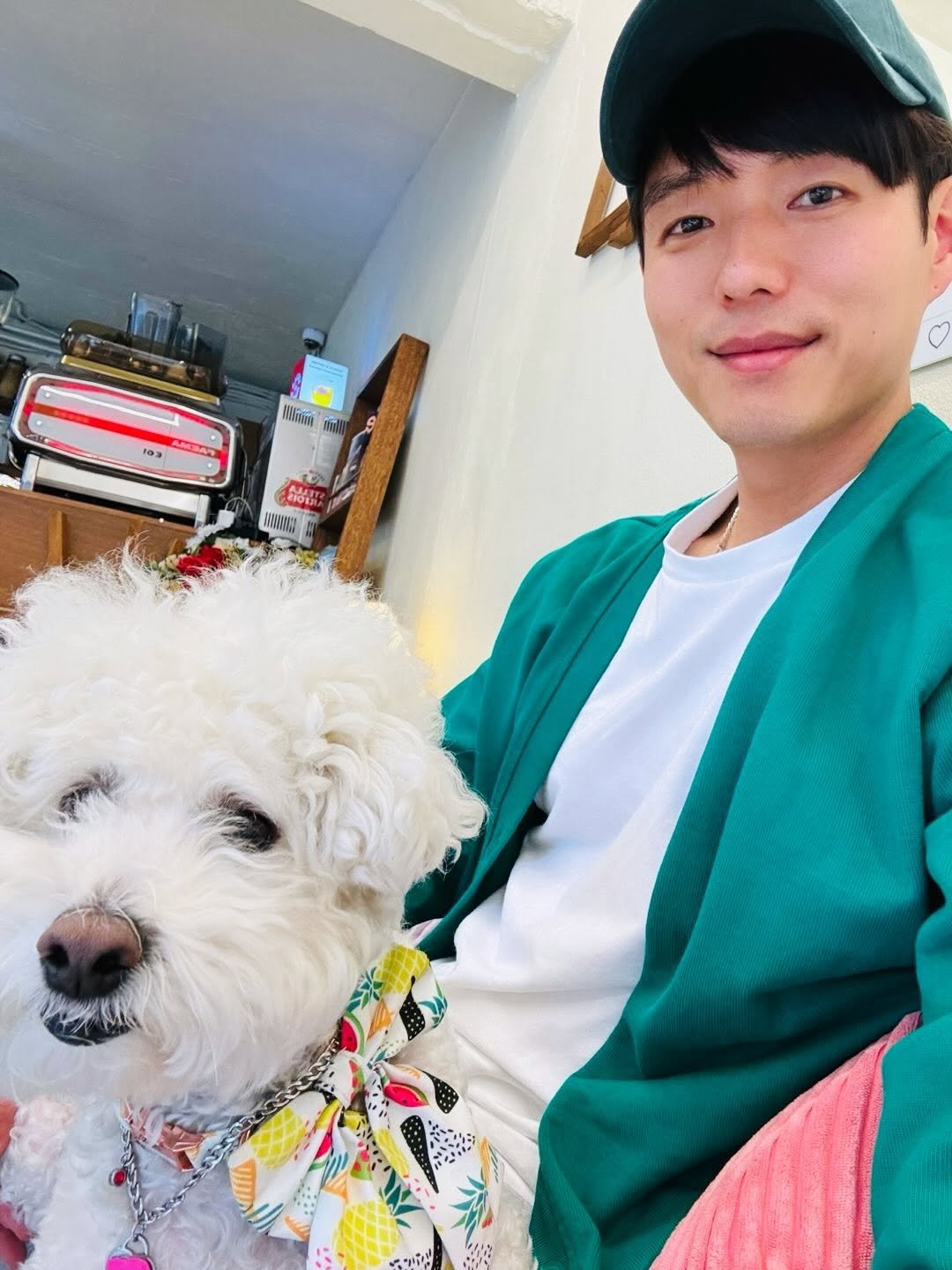 actor_hajun 게시물 이미지: 아저씨 강쥐냄새나지? 🐶