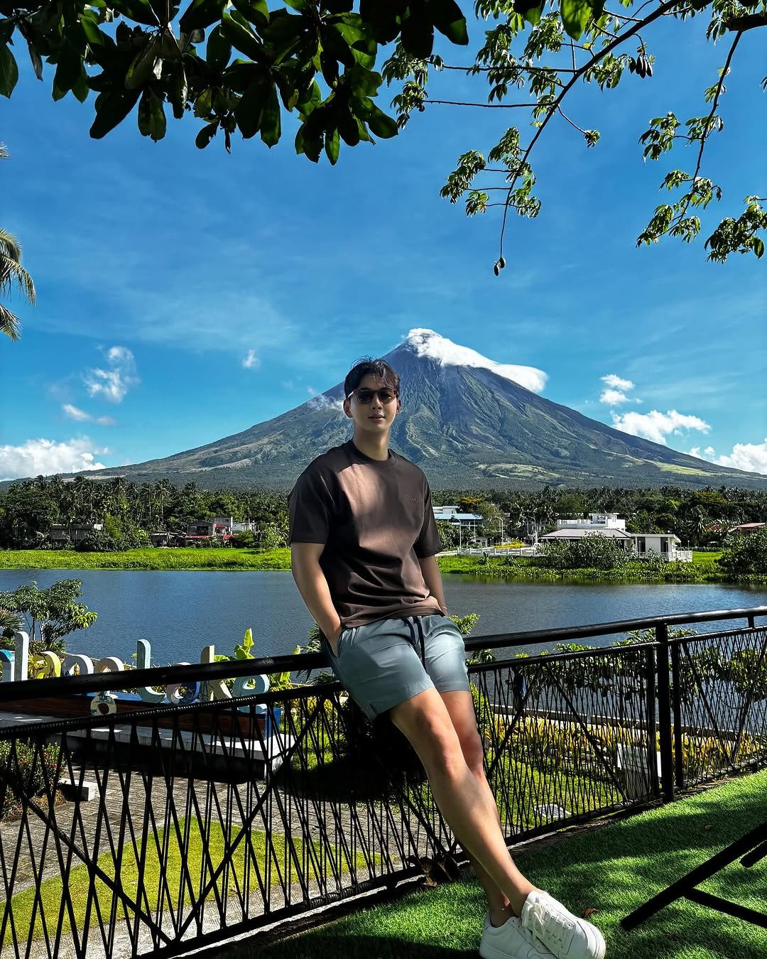 Photo shared by Kim Ji Soo on May 02, 2025 tagging @mauiandsons_ph, @tomsphilippines, and @starter.ph.