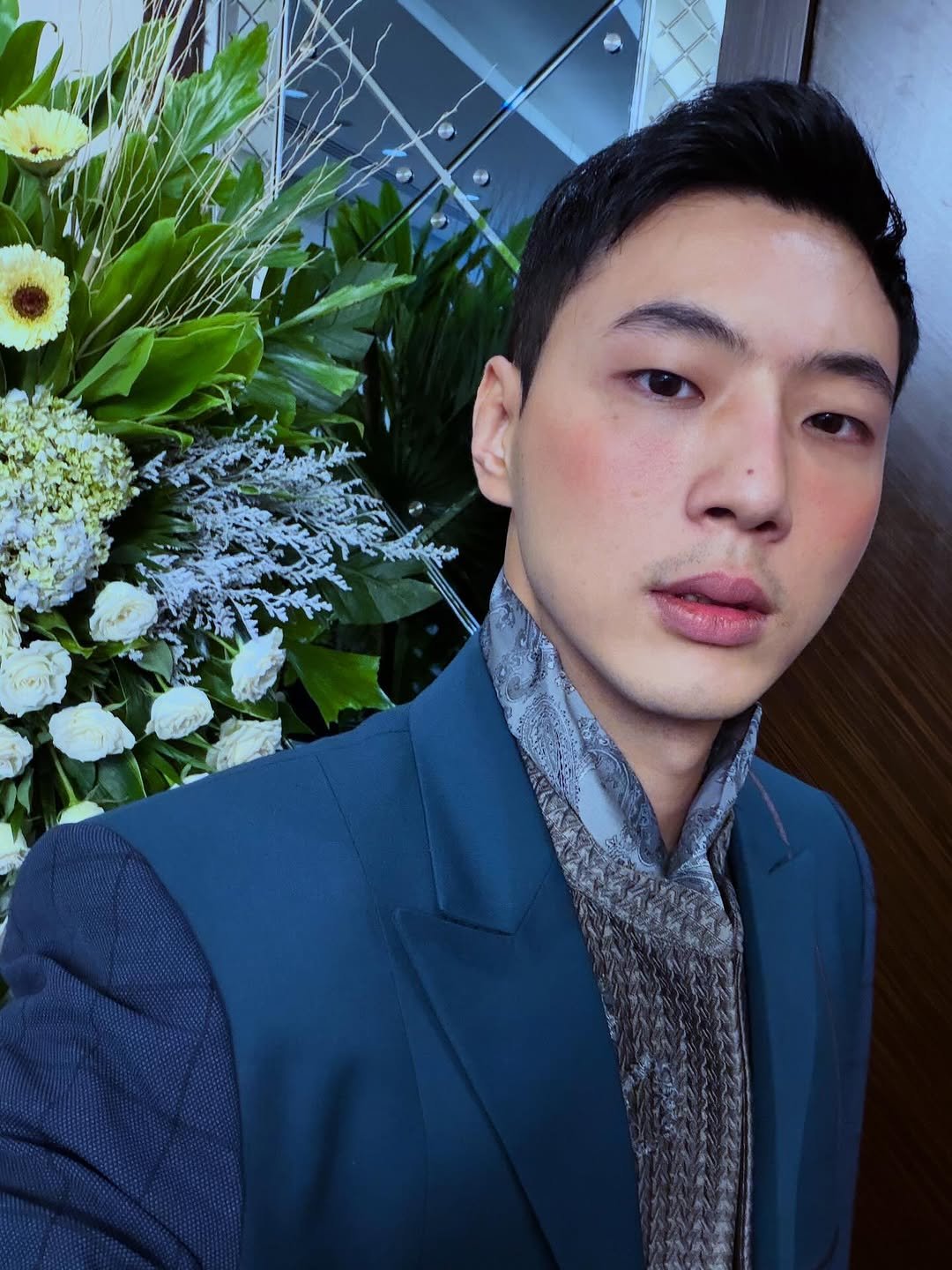Photo by Kim Ji Soo on March 19, 2026. May be an image of one or more people, hair, suit, blazer, dinner jacket and text.
