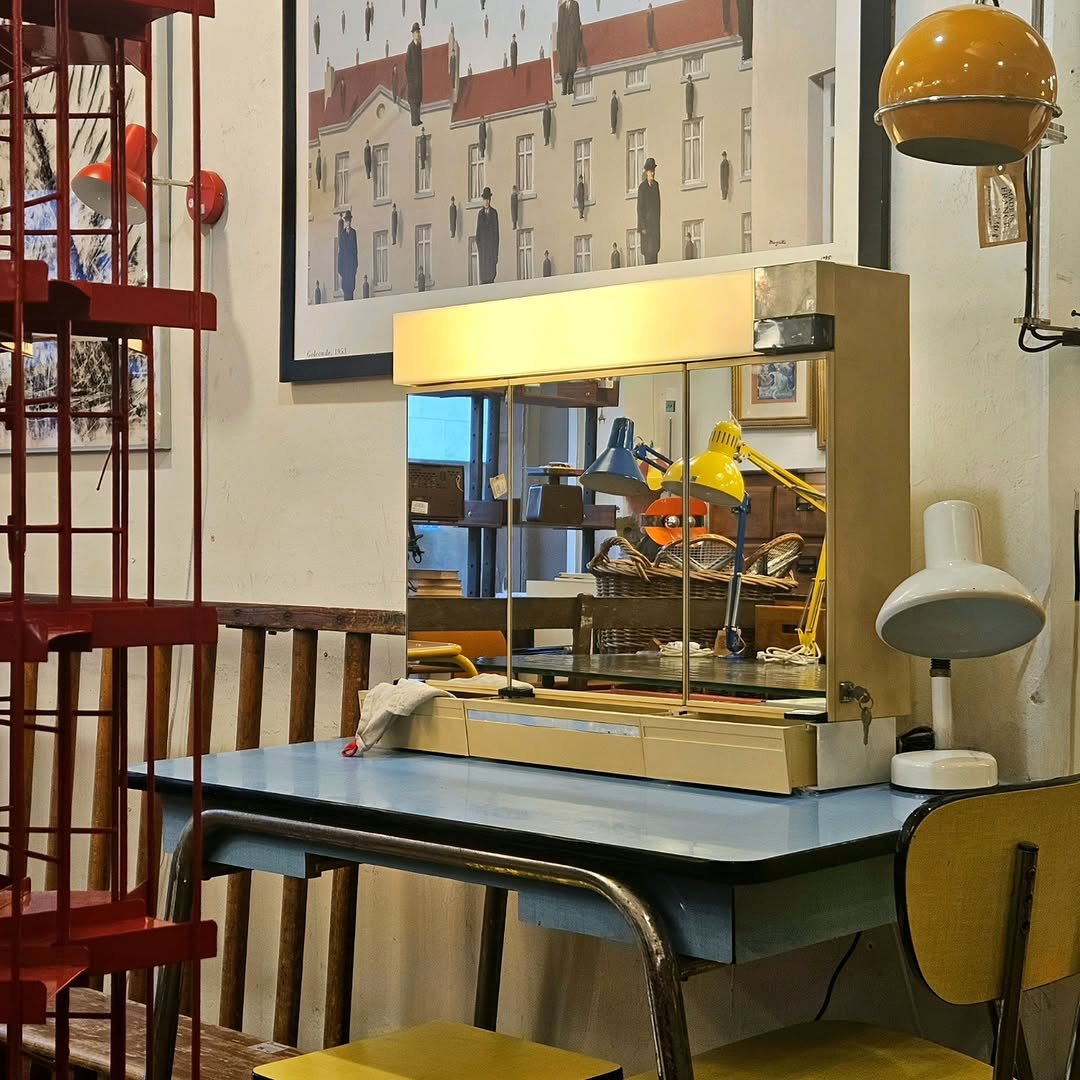 Photo by adel on November 04, 2025. May be an image of childrens toy, rack, lamp shade, indoors and text.