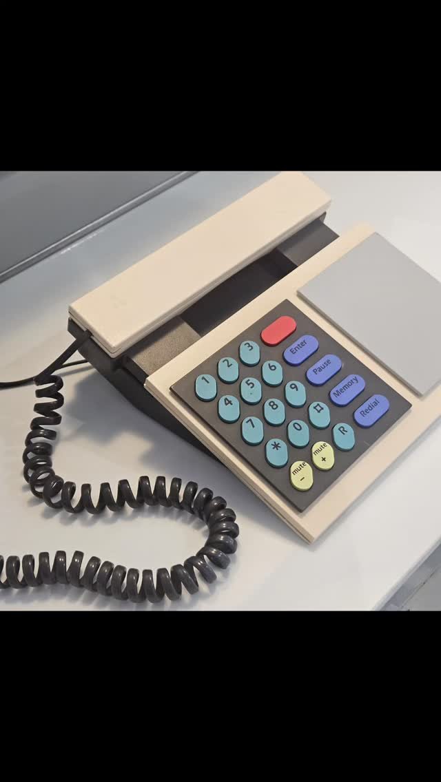 adel_vintage_ 게시물 이미지: 1980년대 출시된 뱅앤올룹슨(Bang & Olufsen)의 

 유선 전화기...
