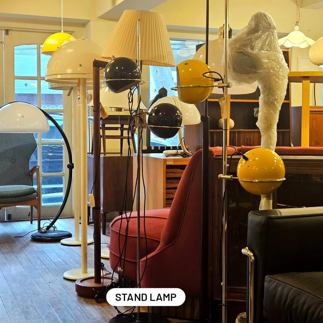 Photo by adel on August 14, 2025. May be an image of credenza, lighting, lamp, rack, lamp shade, armoire, indoors and text that says 'り STAND STANDLAMP LAMP'.