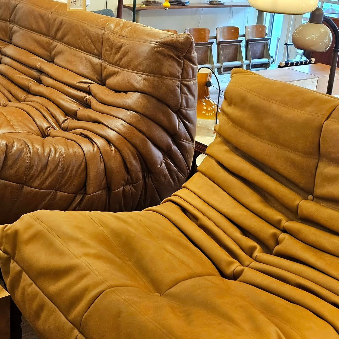 Photo by adel on October 27, 2025. May be an image of leather, recliner, armchair, sofa, chaise lounge, ottoman and text.