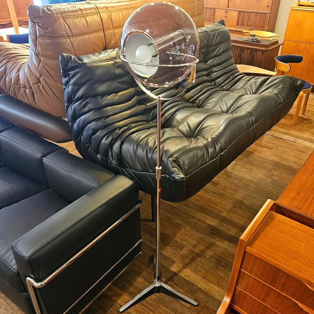 Photo by adel on August 14, 2025. May be an image of leather, armchair, recliner, ottoman, chaise lounge, living room and text.