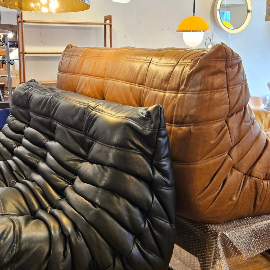 Photo by adel on August 07, 2025. May be an image of leather, footstool, armchair, sofa, ottoman, indoors, living room and text.