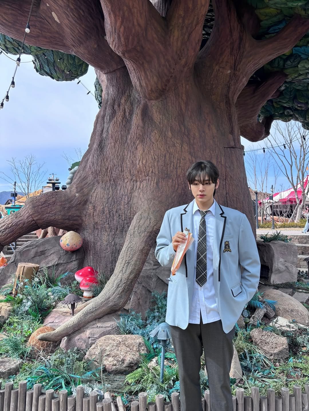 Photo by 어차피환이 on March 22, 2026. May be an image of tree and text.