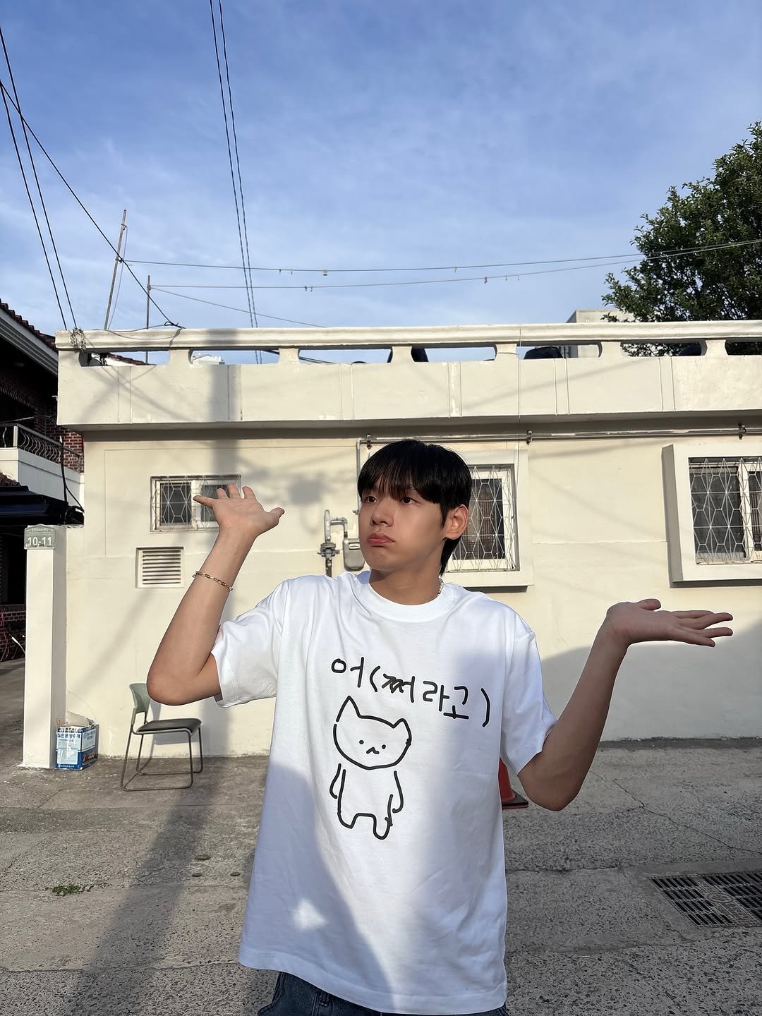 Photo by 어차피환이 on June 12, 2025.