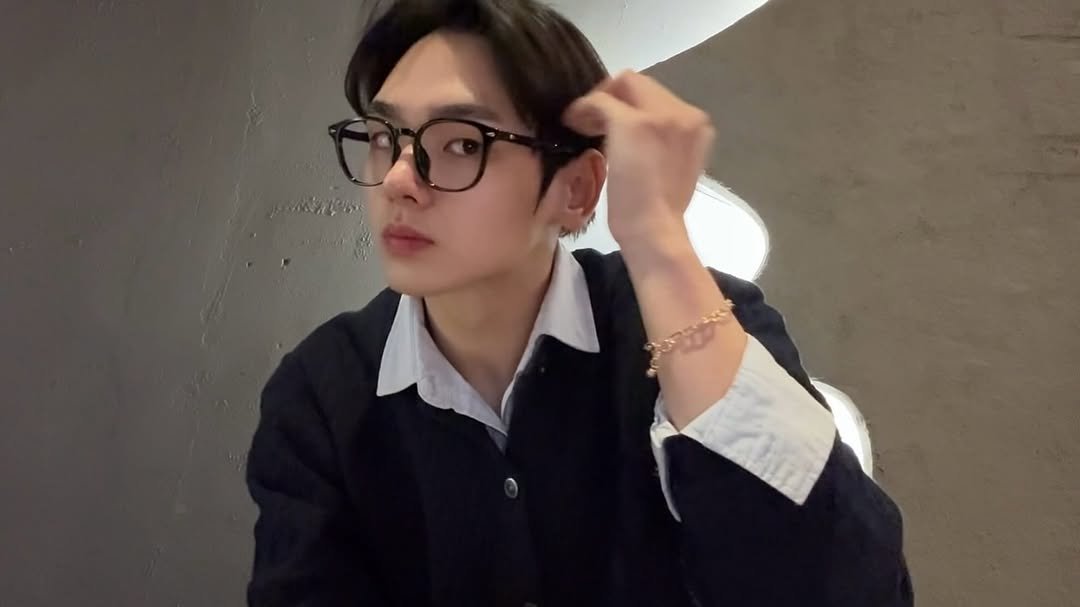 Photo by 어차피환이 on December 21, 2025. May be an image of one or more people, hair, eyeglasses, bolo tie and text.