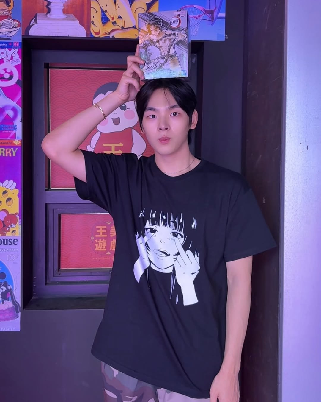 Photo by 어차피 환이 on August 24, 2025. May be an image of ‎1 person, top and ‎text that says '‎RY ند use azine 10- 王 ”遊産 遊 遊膚‎'‎‎.
