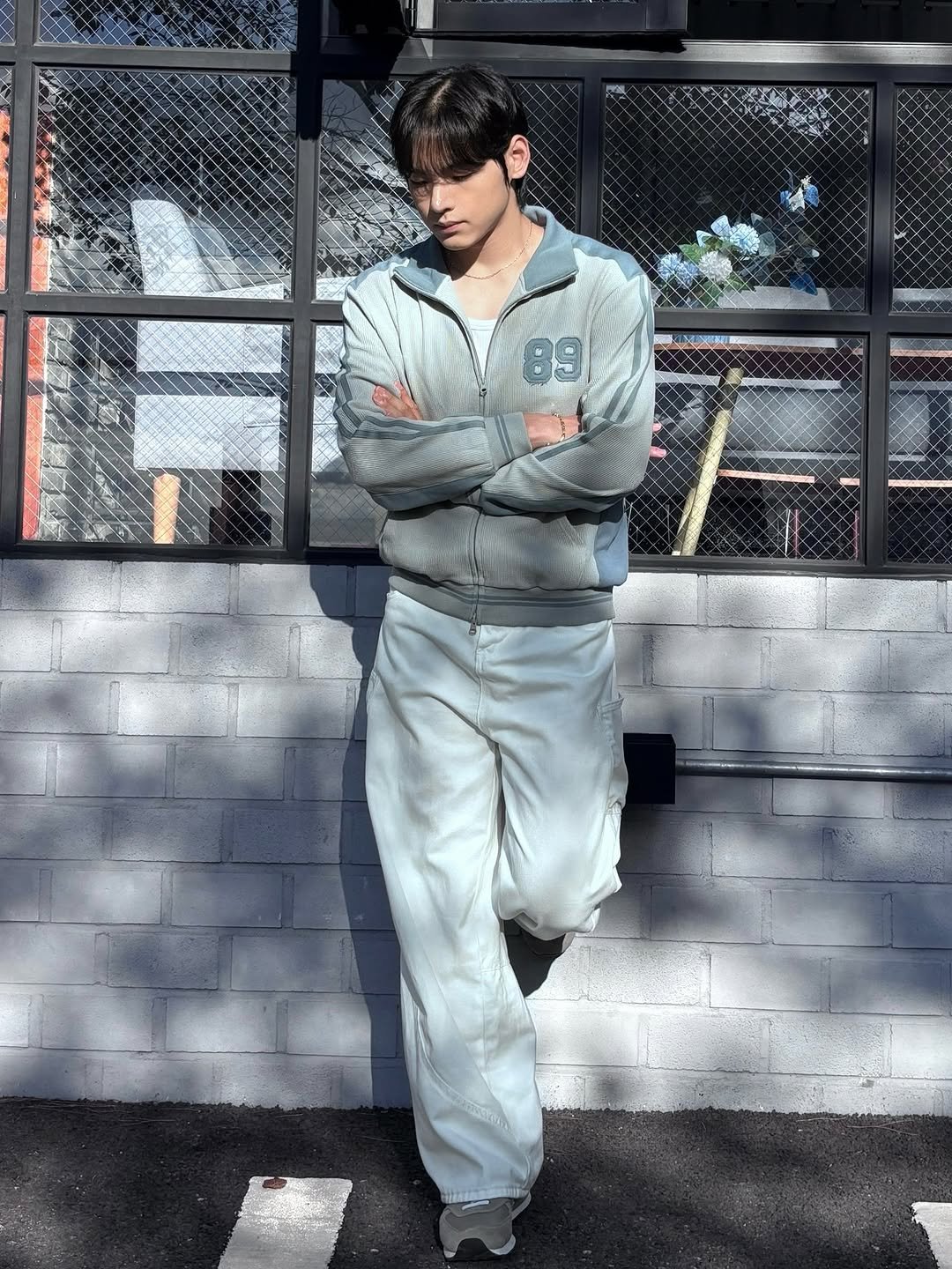 Photo shared by 어차피환이 on September 21, 2025 tagging @secondmono_official. May be an image of 1 person, pants, wingtip shoes, sweatsuit, sweatpants and text.