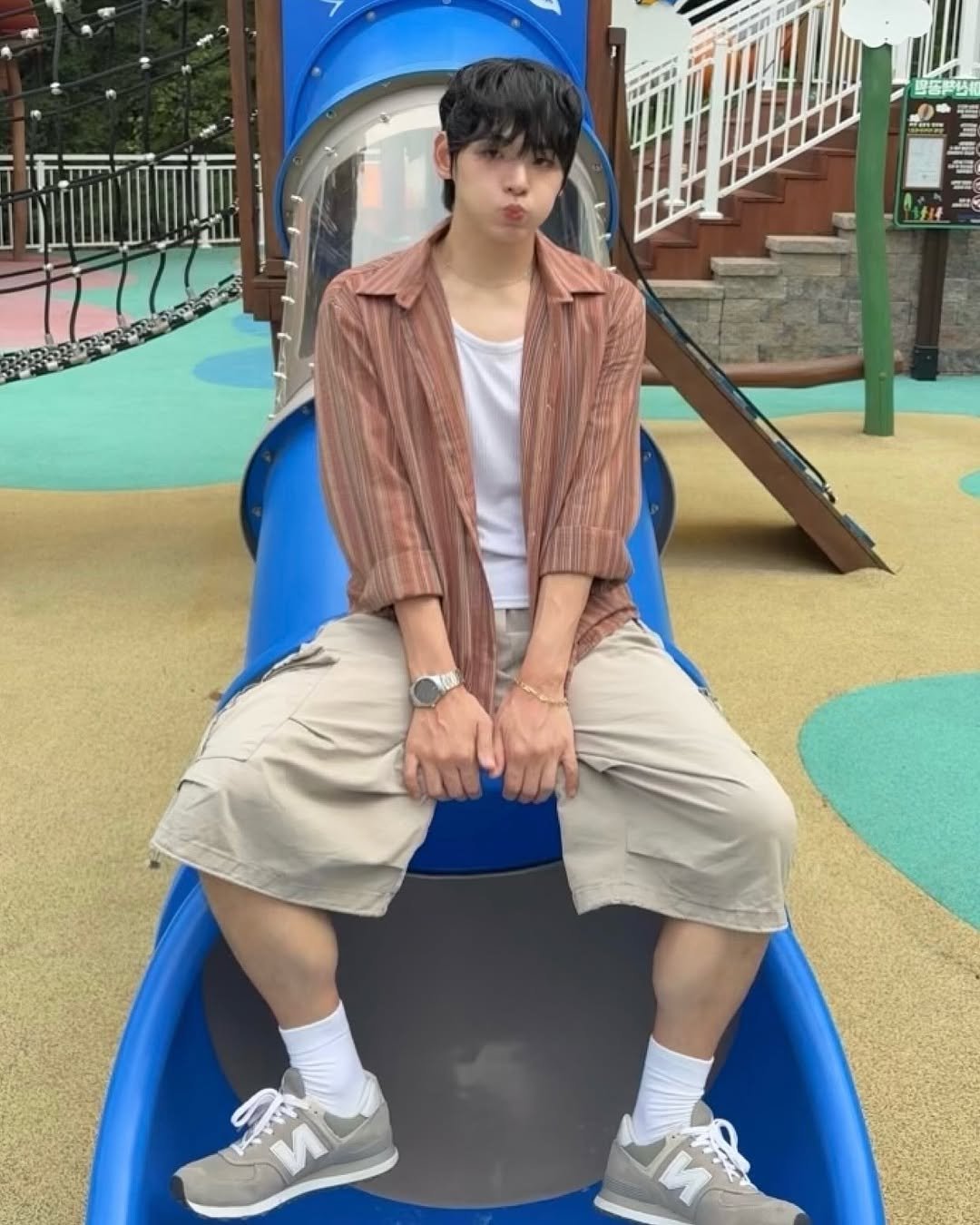 Photo by 어차피 환이 on September 08, 2025. May be an image of 1 person, bangs, slide, park and text.