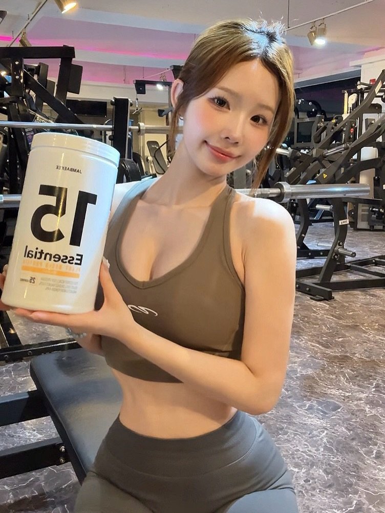 adorable.ssin 게시물 이미지: 아니 쉐이크가 어떻게 호두마루맛? 
거기에 한 스푼에 단백질 21g 🪽

운동 후...