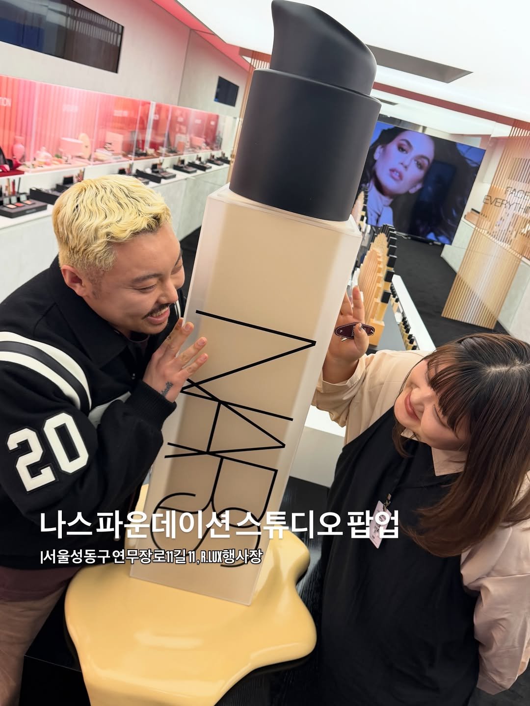 Photo by 아도르(A'DORE) 메이크업 대영원장 | 대영영 대짜언니 on March 10, 2026. May be an image of one or more people, lipstick, makeup, hair, top and text.