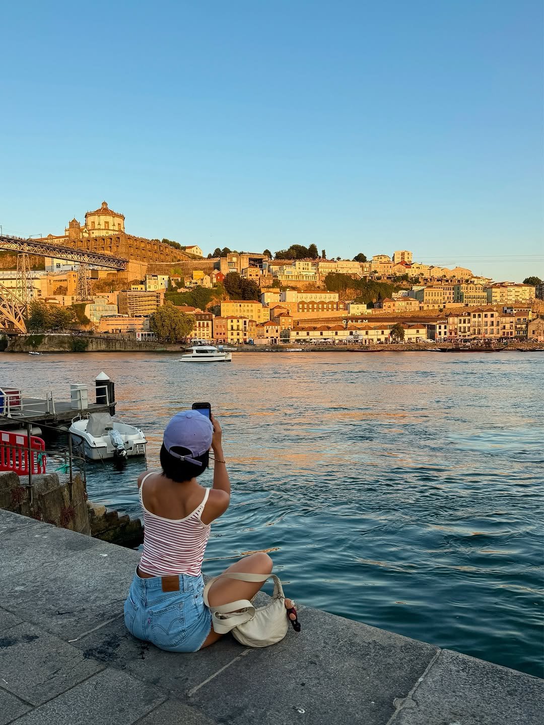 낭만의 도시 포르투와 산티아고 순례길까지! 한 번에 다 경험할 수 있는 방법이 있는데요✨️

바로 투어펠리스의 까미노팩! 🎁🧡

다녀온 사람마다 인생 여행지라고 하는 포르투*_* 저도 잊지못하는 여행지 중 하나인데요! 이런 포르투와 산티아고 순례길 모두 노을이 특히 아름다운 곳이랍니다! 두 곳의 따뜻한 노을빛 모아왔어요🇪🇸🇵🇹🌇

----------------------------------

🥾투어 펠리스 '까미노 스마트팩'은요
•사리아 > 산티아고 115km 핵심 루트 완주
•순례길 알베르게 감성 + 호텔의 편안함
•무거운 짐 걱정 없는 편리한 이동
•전문 가이드와 함께하는 포르투 시내&야경 투어
•산티아고 파라도르 호텔에서의 만찬

🤫저만의 추가 할인코드 알려드려요
예약시 "TFSS001" 코드 입력하면
스마트팩 10만원/프라임팩 20만원 추가 할인!

저와 함께 산티아고 순례길 떠나실 분
@tour_feliz 에서 함께해요🫧

#산티아고#산티아고순례길#투어펠리스#caminodesantiago