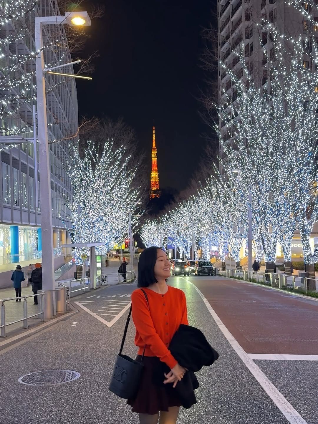 Photo by 애봉이 | 세계여행 ✈ on February 18, 2026. May be an image of Tokyo Tower, night and text.