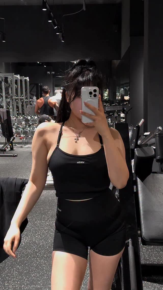 aeonian.98 게시물 이미지: 살을 조금 더 빼서....더 예쁘게 입어야지🖤
내가 입 닳도록 칭찬했던 웨이든 셋업!!!🖤🖤