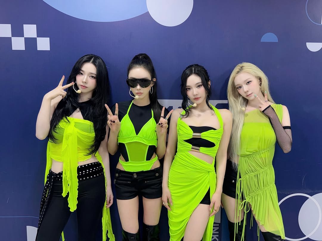 aespa_official 게시물 이미지: Walk my way

#aespa 
#LEMONADE #aespaLEMONADE
#인기가요