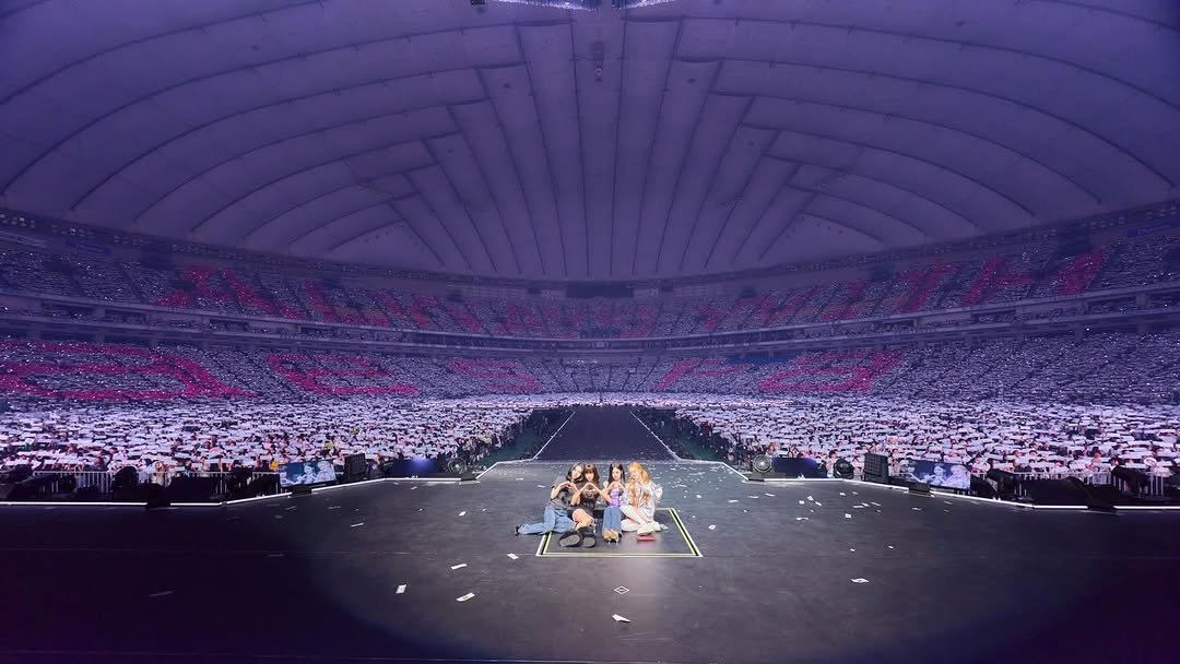 Photo by aespa 에스파 on April 26, 2026. May be an image of crowd, concert, stadium and text.