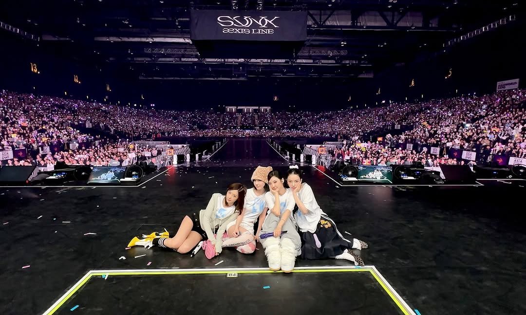 Photo by aespa 에스파 on February 08, 2026. May be an image of one or more people, bangs, concert and text that says 'SS SeXISLINE aeis LINE 電香 04'.