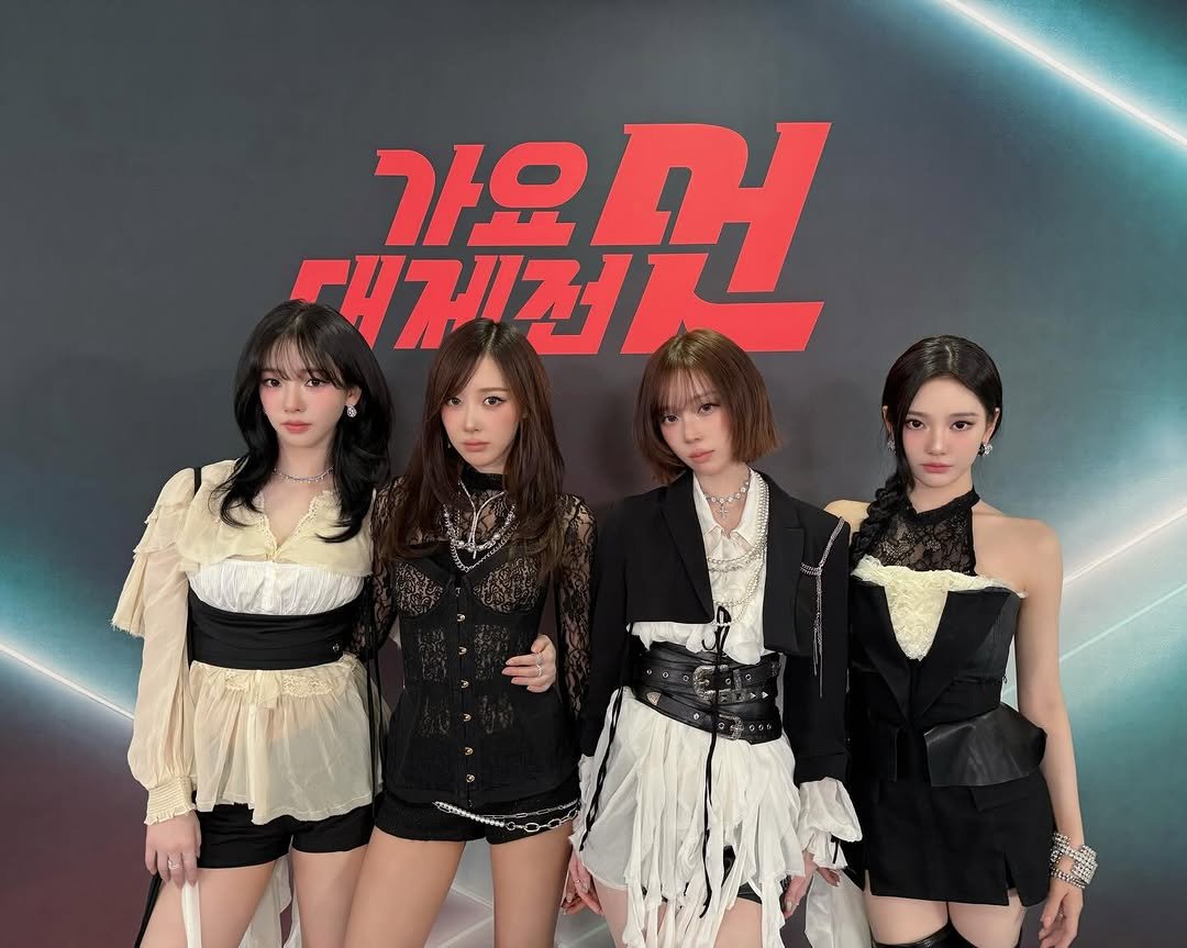 Photo by aespa 에스파 on January 01, 2026. May be an image of ‎one or more people, hair, poster, top and ‎text that says '‎가운모 סור 대계전치 전거‎'‎‎.