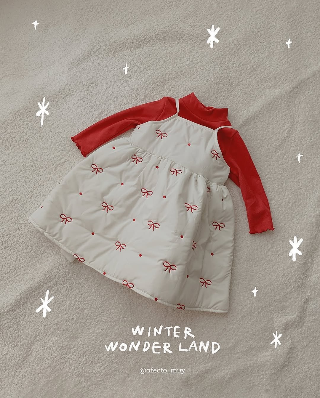 Photo by 아펙토무이 on November 11, 2025. May be an image of duffle coat, cardigan, dress and text that says '* t + oR t Ж * WINTER WONDER LAND Ж @afecto_muy muy'.