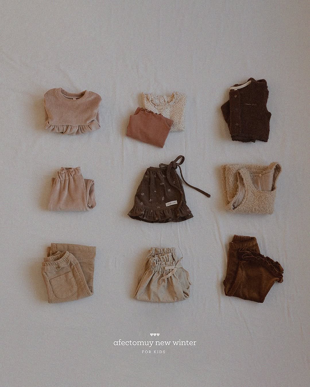 Photo by 아펙토무이 on November 12, 2025. May be an image of knit and text that says 'C 0族出茶 afectomuy afectomuynewwinter new newwinte winter FORKIDS FOR KIDS'.