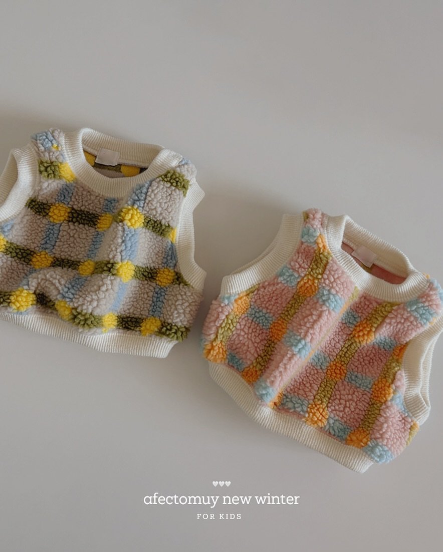 Photo by 아펙토무이 on November 12, 2025. May be an image of text that says 'មមម afectomuy afectomuynewwinter new winter FORKIDS FOR KIDS'.