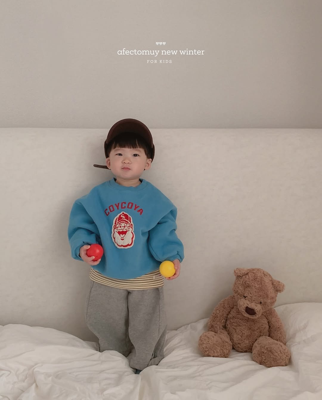 Photo by 아펙토무이 on December 01, 2025. May be an image of baby, sleepwear, hat, duffle coat and text that says 'የርባ afectomuy afectomuynewwinter new winter FOR KINS COYCOYA കഗയജഴ M V'.