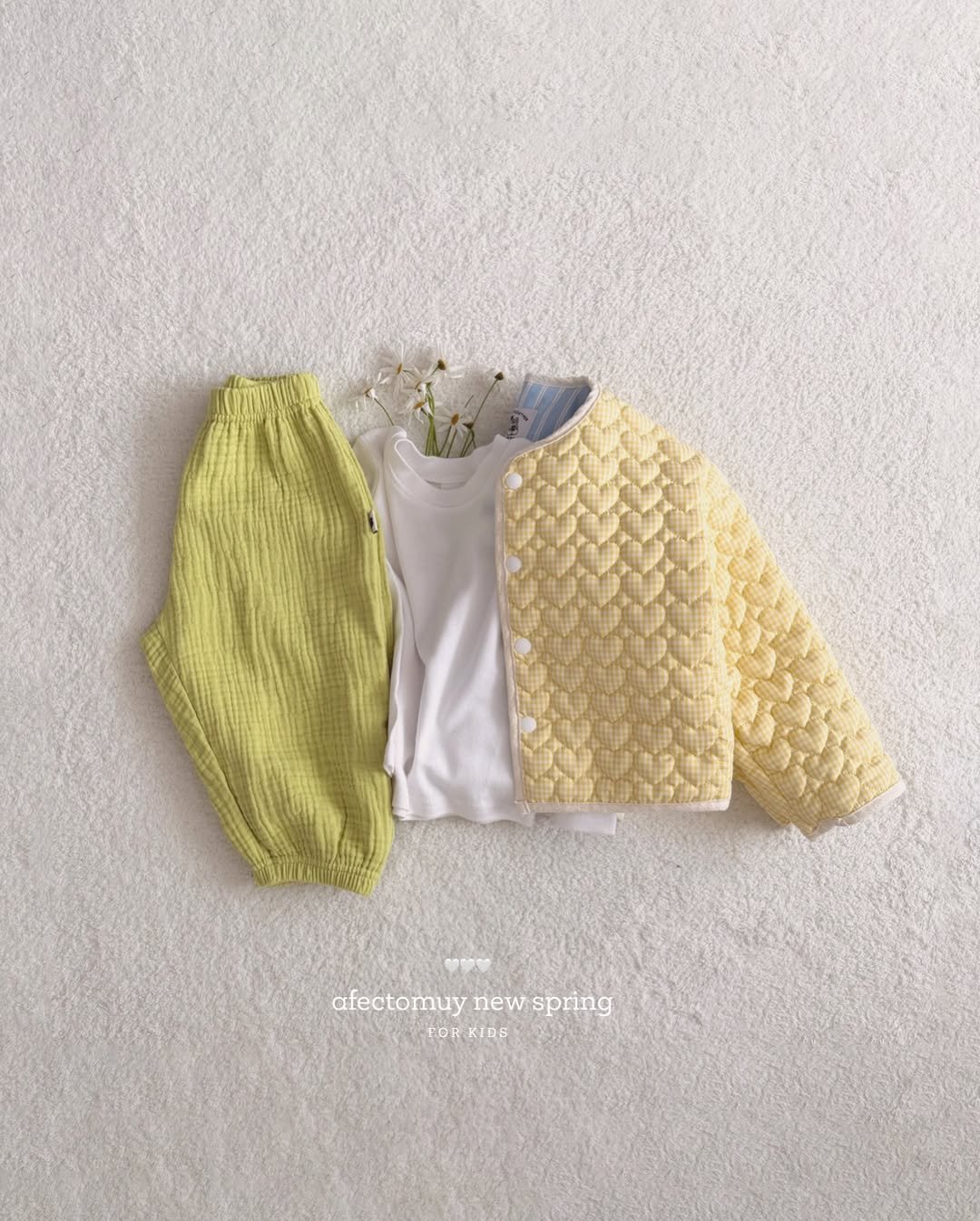 Photo by 아펙토무이 on January 25, 2026. May be an image of cardigan and text that says 'afectomuy new afectomuynewspring spring HDRKIRS 108 HDR'.