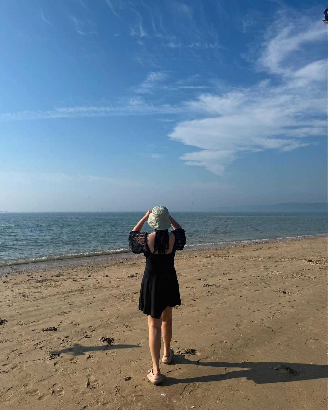 Photo by 아힌🍓 on July 28, 2025. May be an image of 1 person, ocean, beach and text.