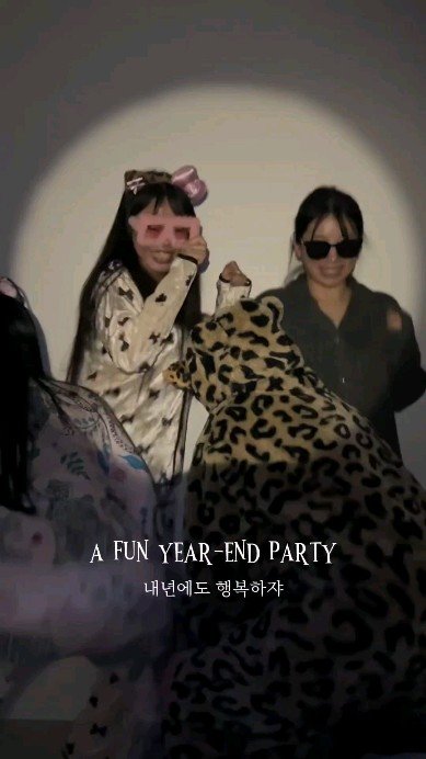 aheeny 게시물 이미지: 웃음 가득한 연말 빠뤼✨
사진도 찍고 맛있는 음식 앞에 모여 앉아
술은 딱 1잔만,...