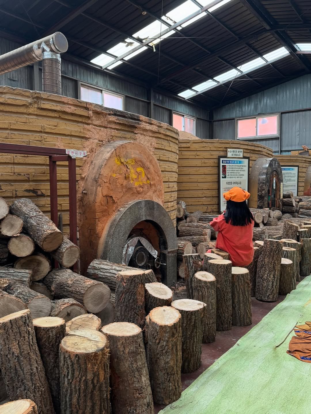 Photo by 아힌🍓 on December 28, 2025. May be an image of lumberyard, foundry and text.