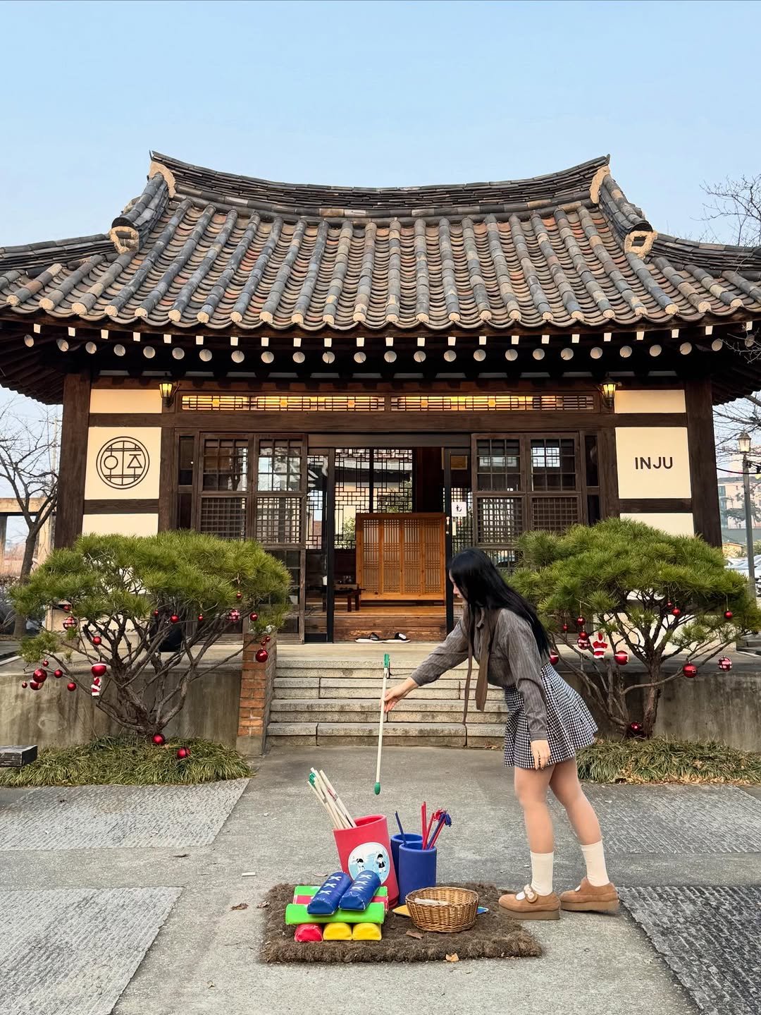 Photo by 아힌🍓 on December 13, 2025. May be an image of wind chime, temple, Gyeongbokgung Palace and text.