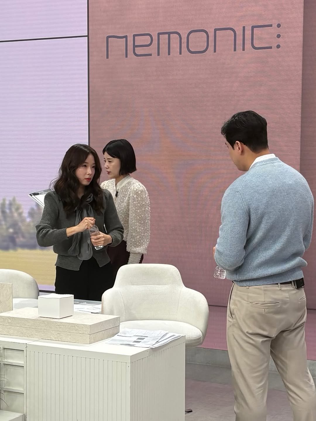 Photo by ෆ 아하맘 | 홍정원 | 초등교육 책육아 on January 30, 2026. May be an image of one or more people and text that says 'ПЕΠΟпс:'.