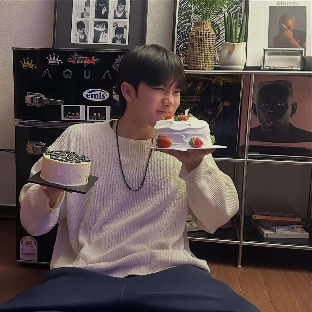 Photo by 안지호 on January 04, 2026. May be an image of text that says '世 ባማራ blonde emis TRIRNW'.