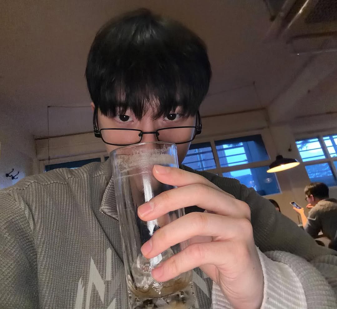 Photo by 안지호 on February 14, 2026. May be an image of eyeglasses, beer and text.