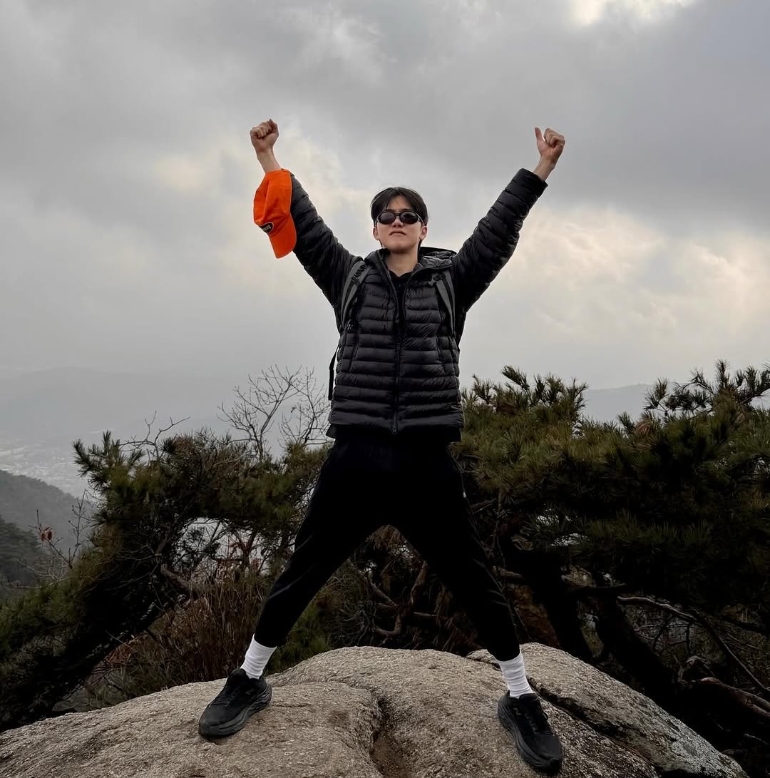 Photo by 안지호 on November 29, 2025. May be an image of standing and outdoors.