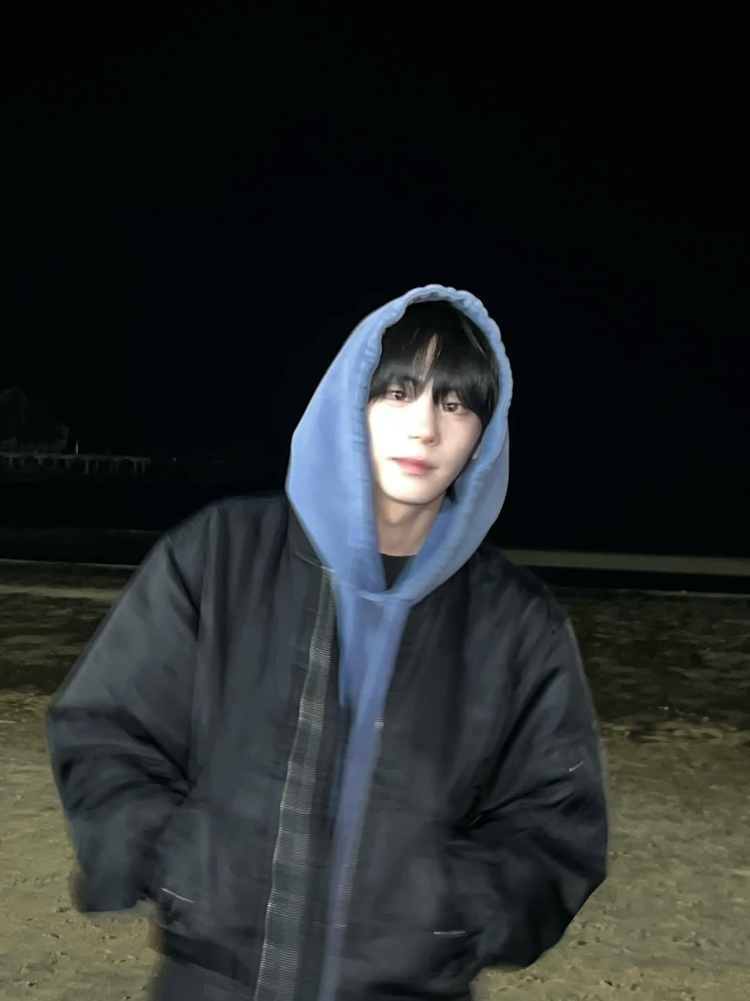 Photo by AHOF 아홉 on March 26, 2026. May be an image of duffle coat, parka, top and text.