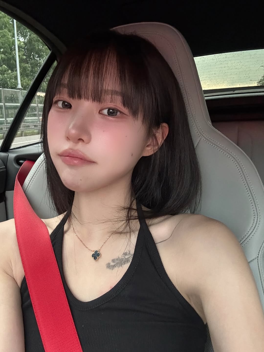 Photo by 소윤🐬 on July 10, 2025. May be a selfie of 1 person, hair, car, seatbelt and text.